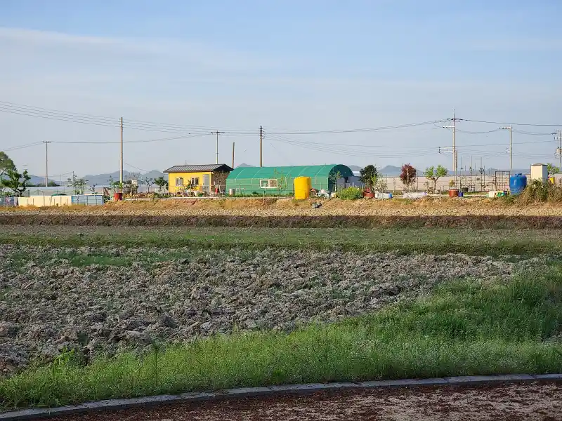 토지 이미지와 농막